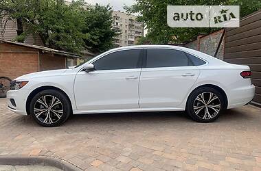 Седан Volkswagen Passat 2020 в Виннице