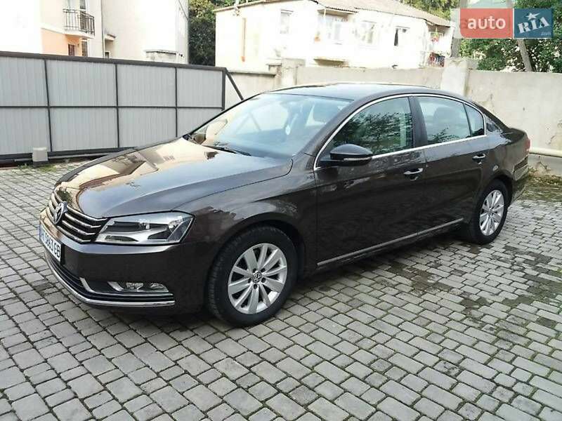 Седан Volkswagen Passat 2012 в Ивано-Франковске