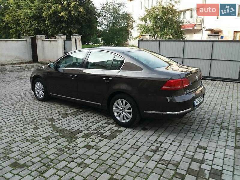 Седан Volkswagen Passat 2012 в Ивано-Франковске