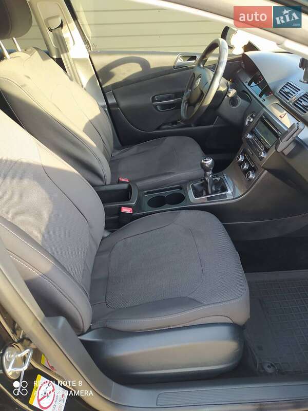 Універсал Volkswagen Passat 2010 в Ірпені