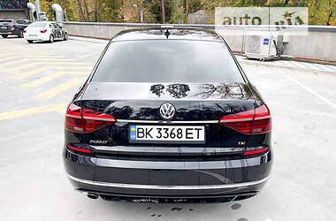 Седан Volkswagen Passat 2017 в Ірпені