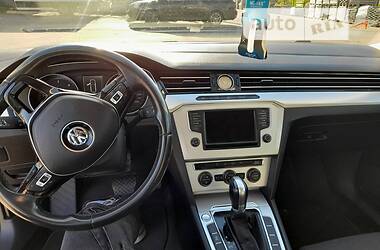 Универсал Volkswagen Passat 2015 в Житомире