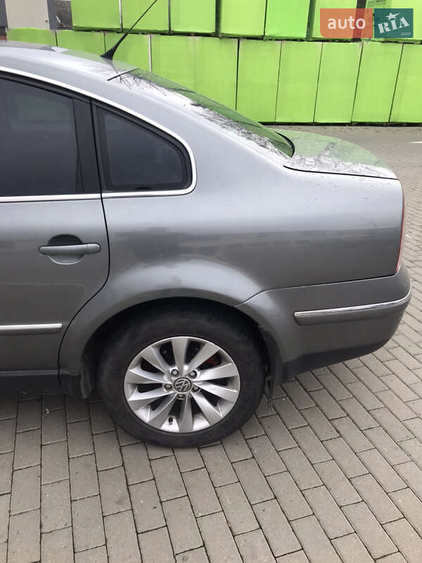 Седан Volkswagen Passat 2003 в Ужгороде