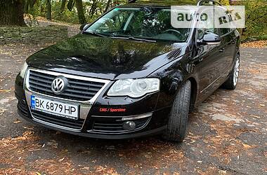 Универсал Volkswagen Passat 2006 в Остроге