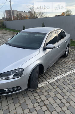 Седан Volkswagen Passat 2012 в Ивано-Франковске