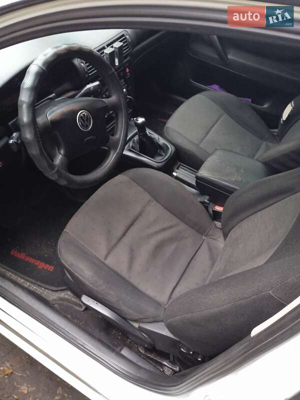 Седан Volkswagen Passat 1998 в Києві