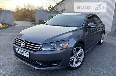 Седан Volkswagen Passat 2012 в Днепре