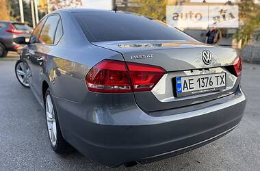 Седан Volkswagen Passat 2012 в Днепре