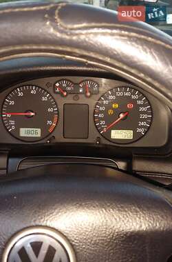 Универсал Volkswagen Passat 2000 в Киеве