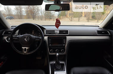 Седан Volkswagen Passat 2012 в Харькове