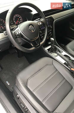 Седан Volkswagen Passat 2020 в Хмельницком