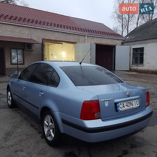 Седан Volkswagen Passat 1998 в Лысянке