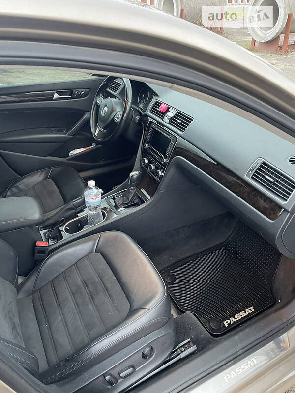 Седан Volkswagen Passat 2014 в Львові