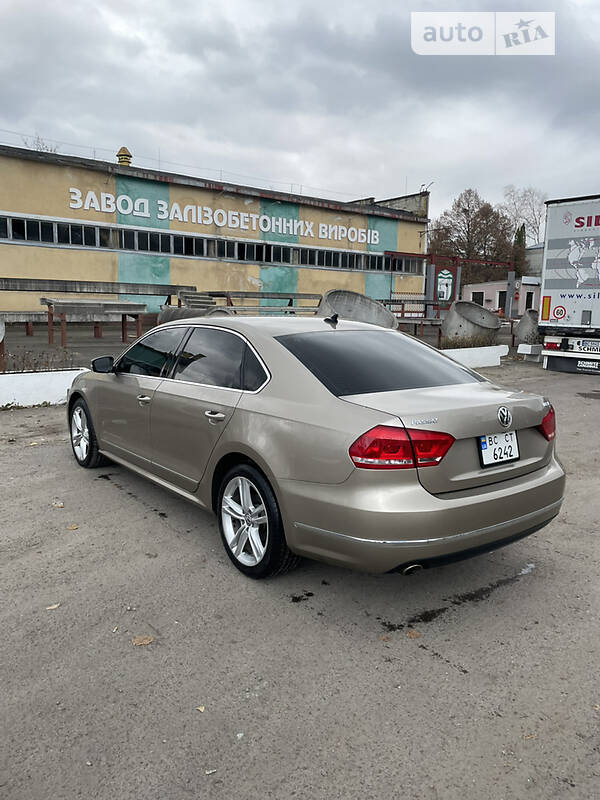 Седан Volkswagen Passat 2014 в Львові