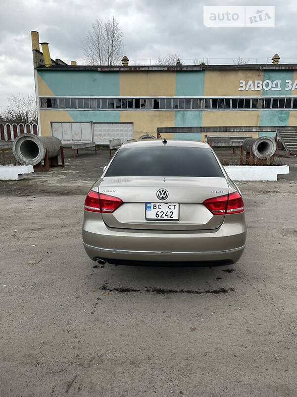 Седан Volkswagen Passat 2014 в Львові