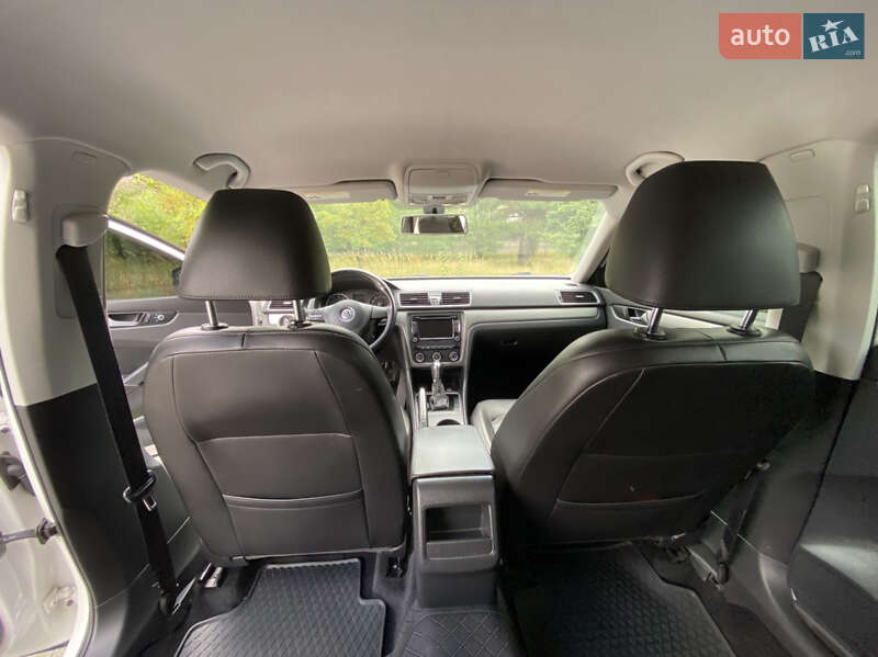 Седан Volkswagen Passat 2013 в Днепре