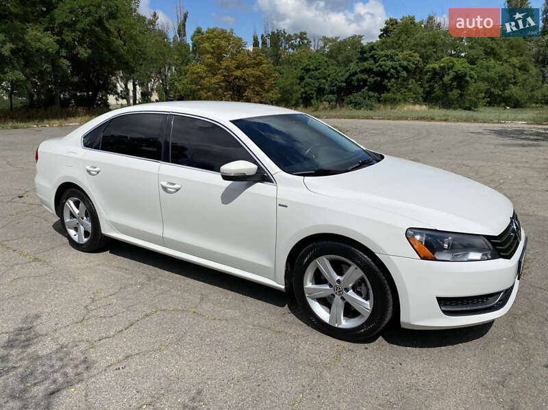 Седан Volkswagen Passat 2013 в Днепре