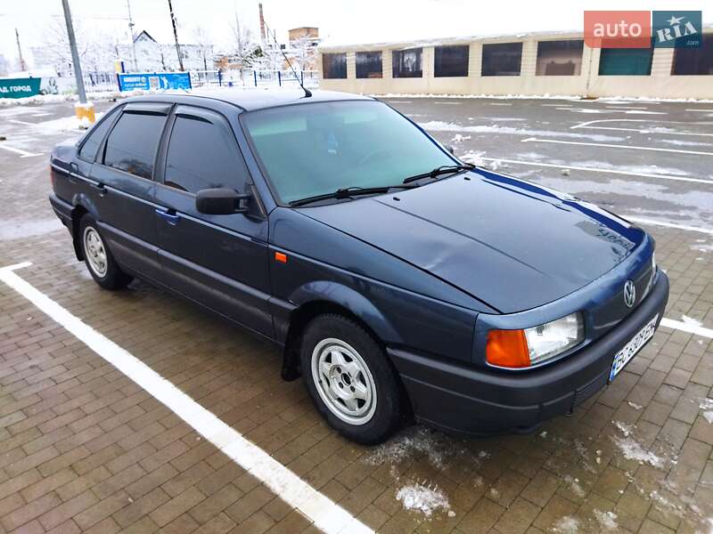 Седан Volkswagen Passat 1992 в Долине
