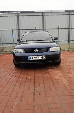 Седан Volkswagen Passat 1998 в Полтаві