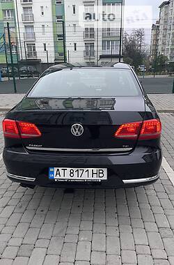 Седан Volkswagen Passat 2012 в Ивано-Франковске