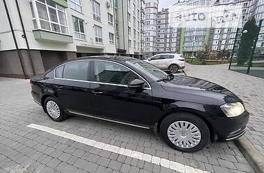 Седан Volkswagen Passat 2012 в Ивано-Франковске