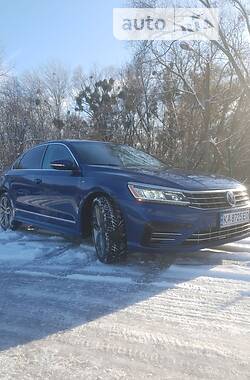 Седан Volkswagen Passat 2016 в Киеве