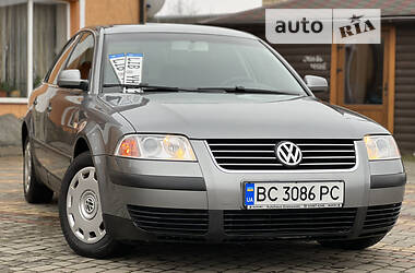 Седан Volkswagen Passat 2003 в Самборе