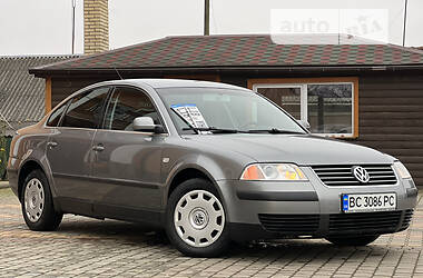 Седан Volkswagen Passat 2003 в Самборе