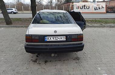 Седан Volkswagen Passat 1988 в Харькове