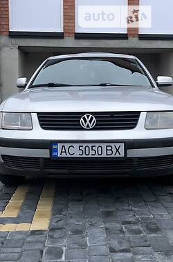 Седан Volkswagen Passat 1997 в Любомлі