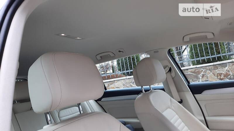 Седан Volkswagen Passat 2015 в Львові
