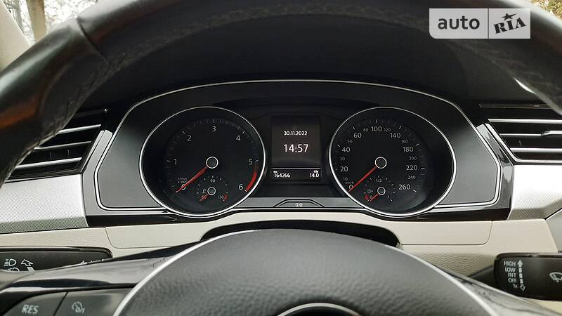Седан Volkswagen Passat 2015 в Львові