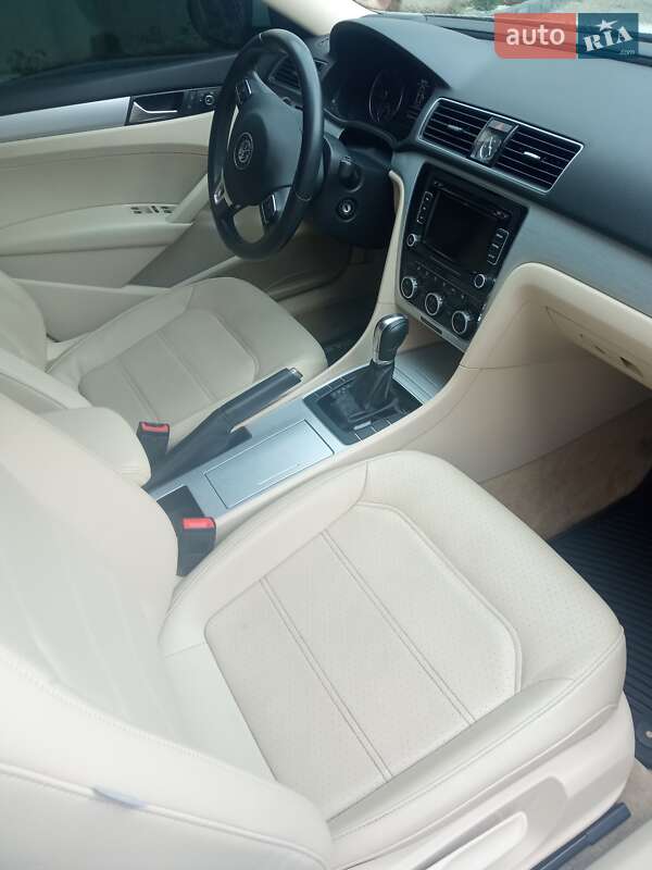 Седан Volkswagen Passat 2012 в Іршаві