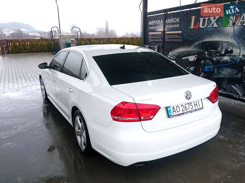 Седан Volkswagen Passat 2012 в Іршаві