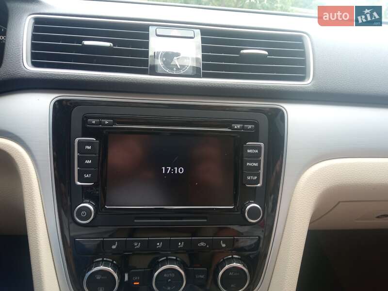 Седан Volkswagen Passat 2012 в Іршаві