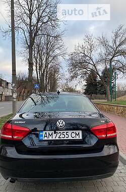 Седан Volkswagen Passat 2014 в Звягелі