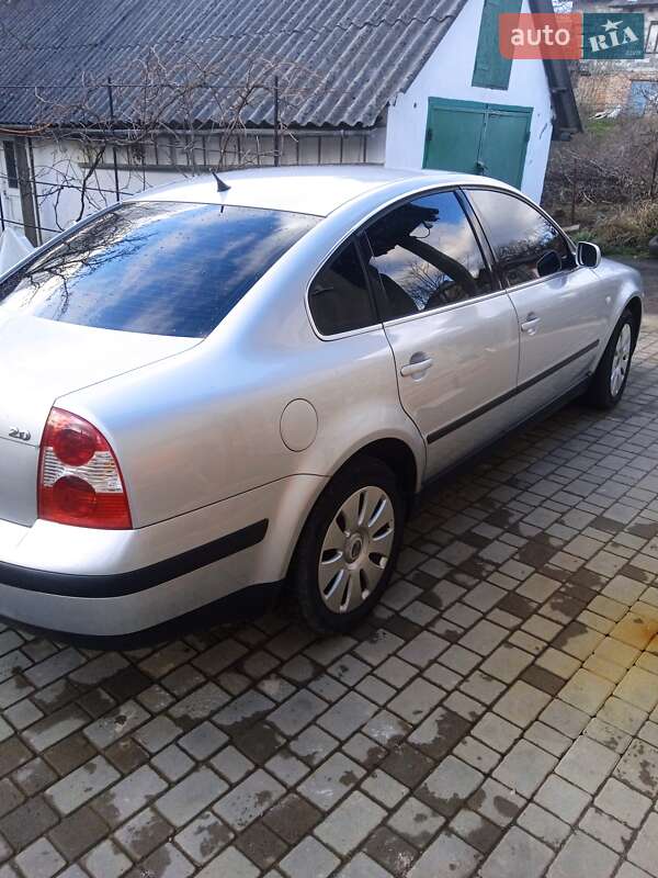 Седан Volkswagen Passat 2003 в Долині