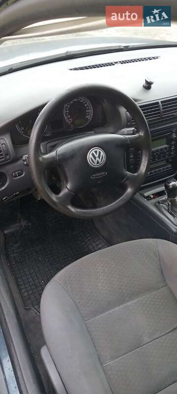 Универсал Volkswagen Passat 2004 в Сторожинце