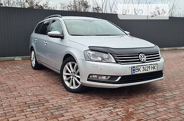 Універсал Volkswagen Passat 2011 в Сарнах