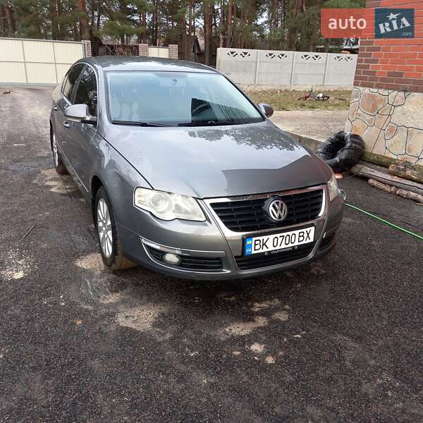 Седан Volkswagen Passat 2008 в Рокитному