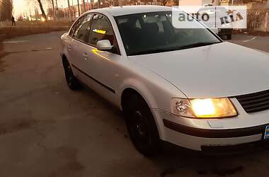 Седан Volkswagen Passat 1999 в Харькове