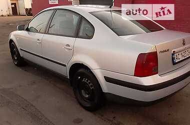 Седан Volkswagen Passat 1999 в Харькове