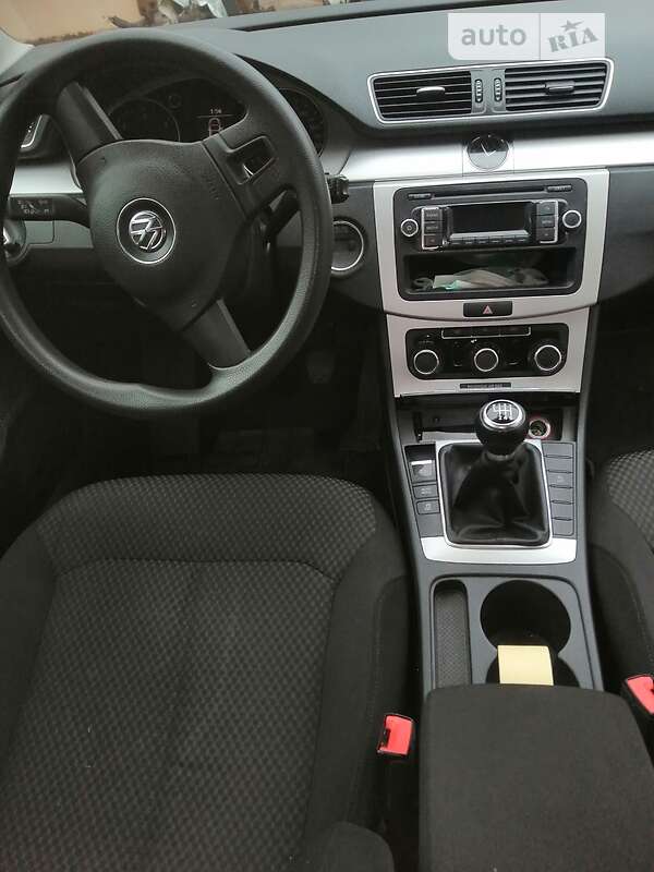 Універсал Volkswagen Passat 2012 в Броварах