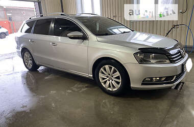 Універсал Volkswagen Passat 2014 в Шепетівці