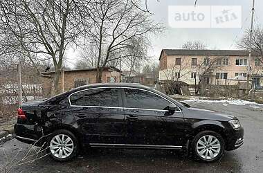 Седан Volkswagen Passat 2012 в Києві