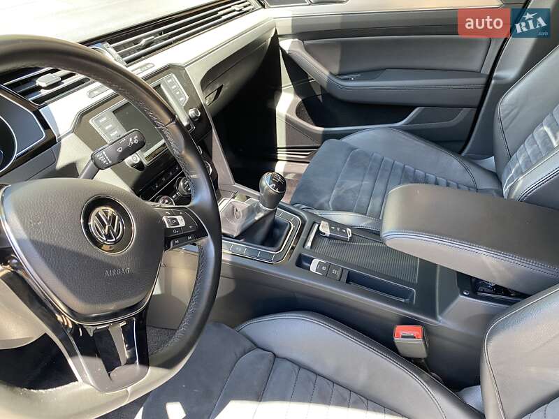 Седан Volkswagen Passat 2017 в Дніпрі