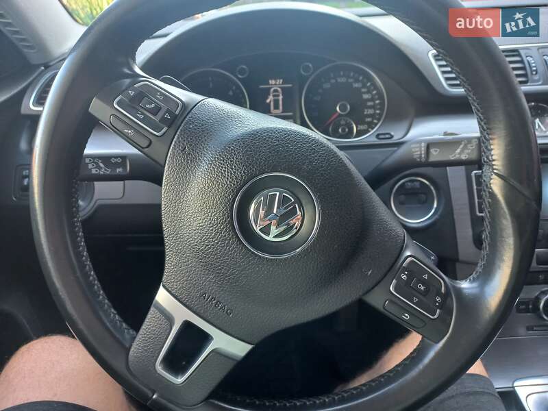 Универсал Volkswagen Passat 2012 в Луцке