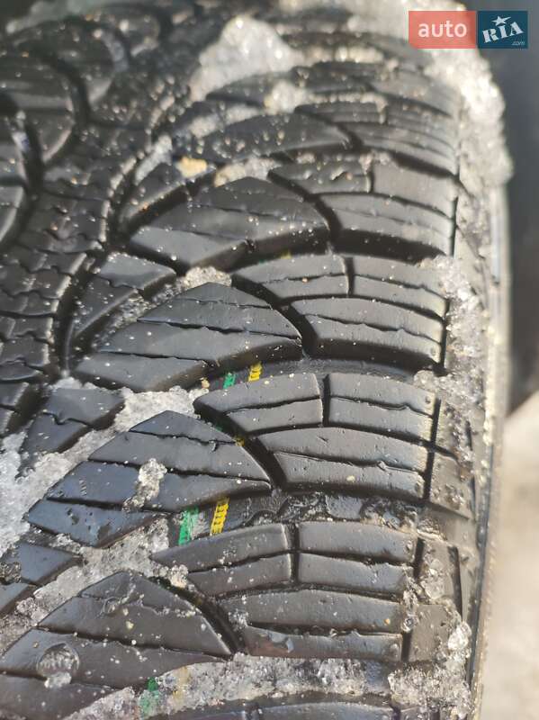 Універсал Volkswagen Passat 1992 в Вараші