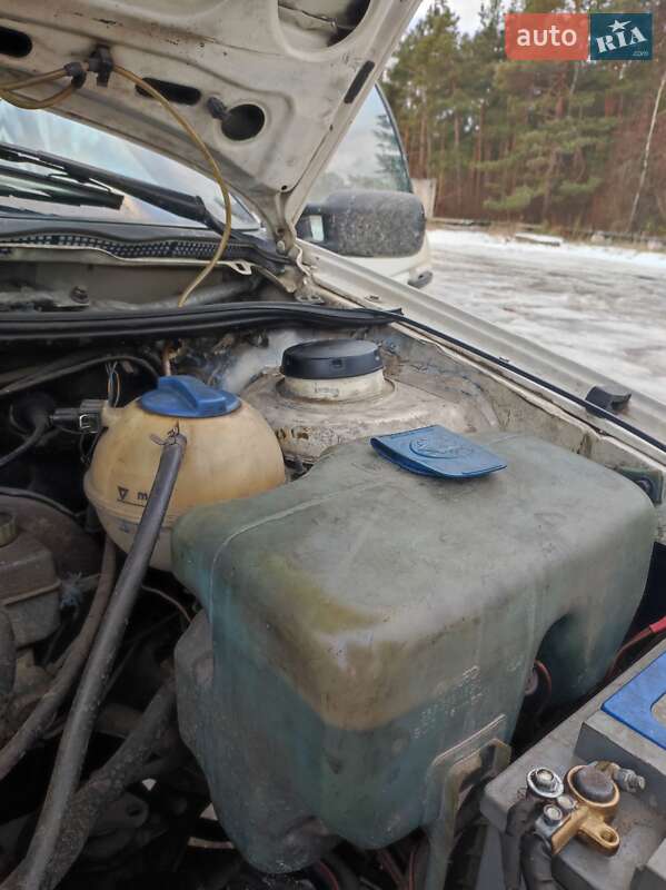 Універсал Volkswagen Passat 1992 в Вараші