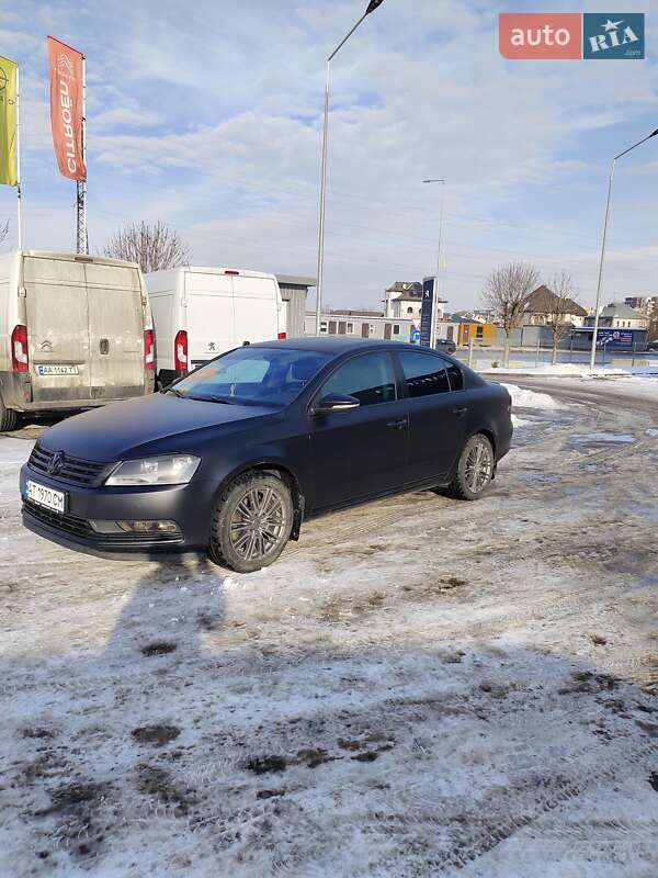 Седан Volkswagen Passat 2011 в Ивано-Франковске